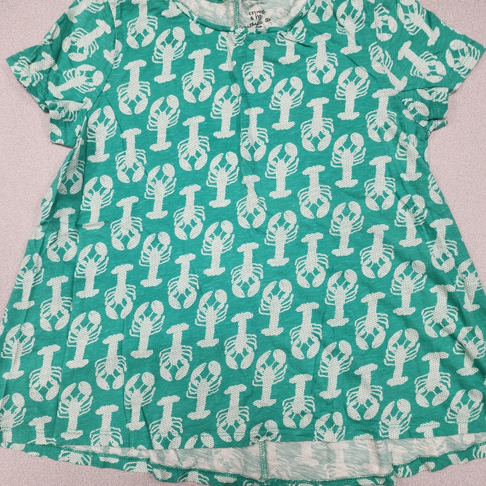 Crown & Ivy Green Lobster/Crawfish Print Tee